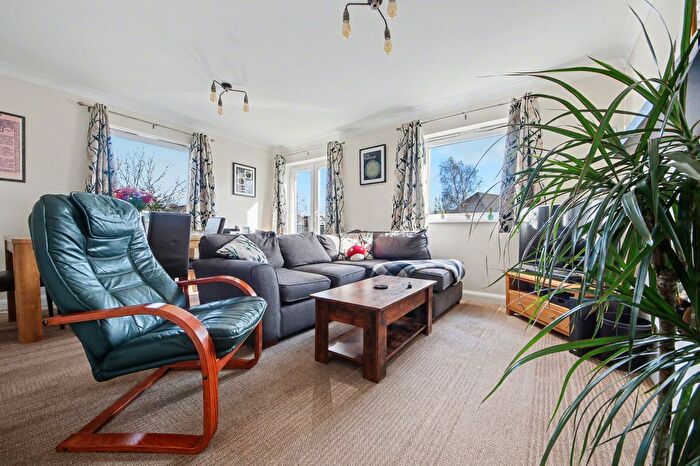 2 Bedroom Flat For Sale In Vespasian Road, Southampton, SO18