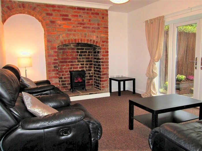 4 Bedroom Semi-Detached House To Rent In Wyther Park Hill, Leeds LS12