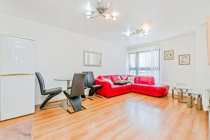 1 Bedroom Flat For Sale In Landmark Place, Cardiff, CF10