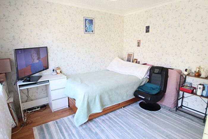 Studio To Rent In Staines Road, Ilford, IG1