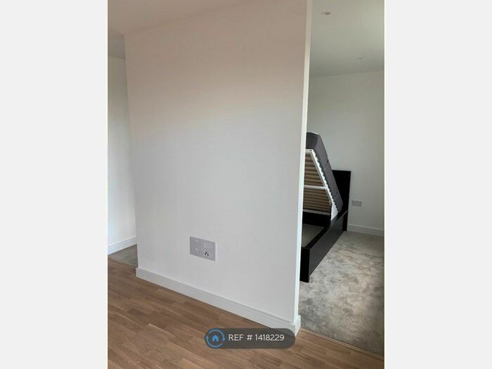 Studio To Rent In Sibley House, Southall, UB1