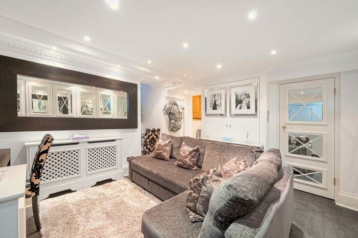 Studio To Rent In Frognal, Hampstead, London, NW3