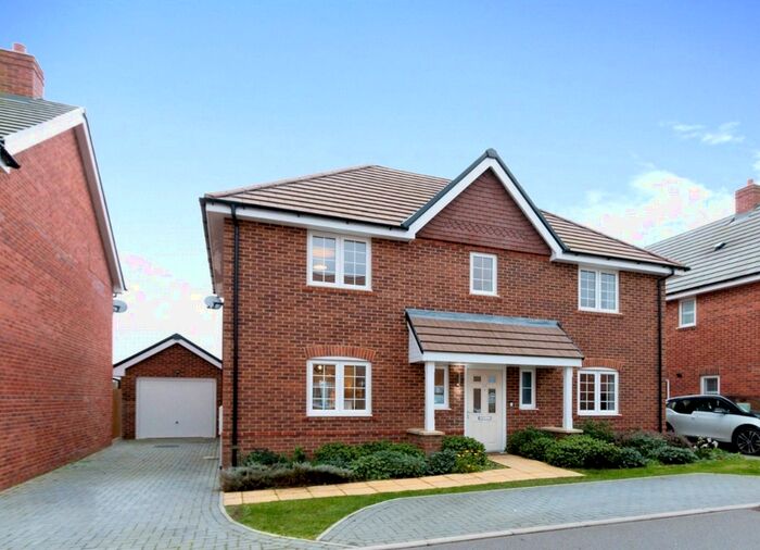 4 Bedroom Detached House To Rent In Carpenters Way, Badshot Lea, Farnham, GU9