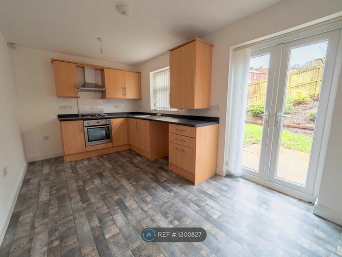 4 Bedroom End Of Terrace House To Rent In Garden Mews, Darwen BB3