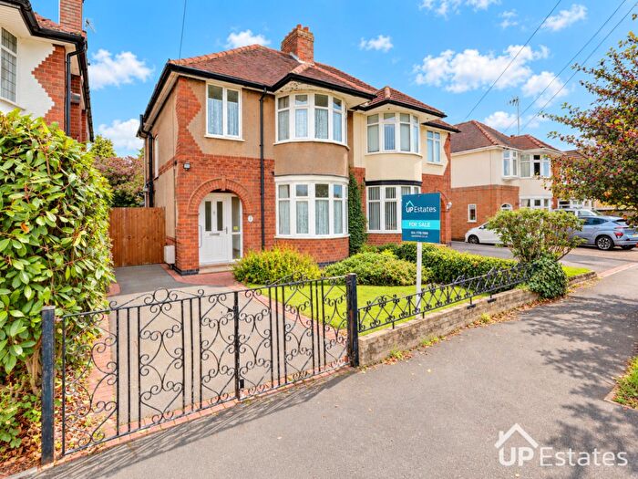 3 Bedroom Semi-Detached House For Sale In Shanklin Drive, Weddington, Nuneaton, CV10
