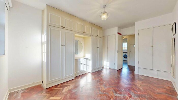 2 Bedroom Apartment For Sale In Stanhope Road, Highgate, N6