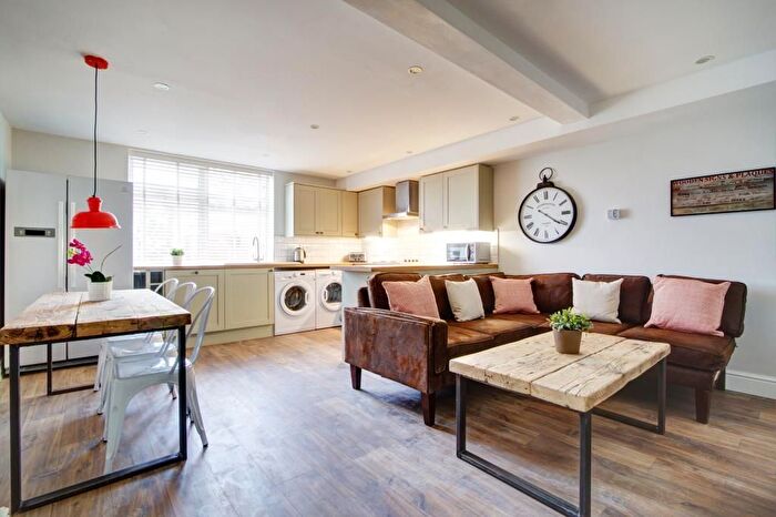 3 Bedroom Flat To Rent In Peel Street, Nottingham, NG1