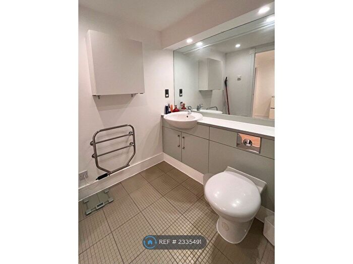 2 Bedroom Flat To Rent In Apollo Building, London, E14