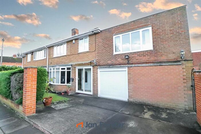 5 Bedroom Semi Detached House For Sale In Brackenside, Newcastle Upon Tyne, NE3