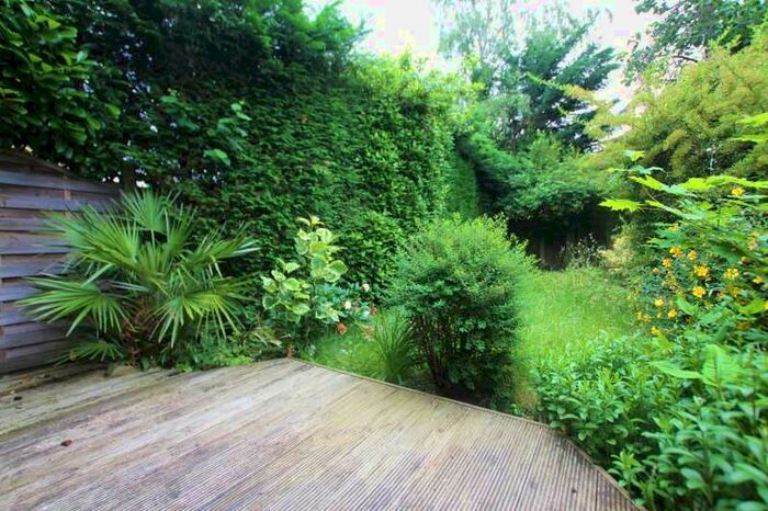 1 Bedroom Maisonette Flat To Rent In Goldsworth Park, Woking, Surrey, GU21