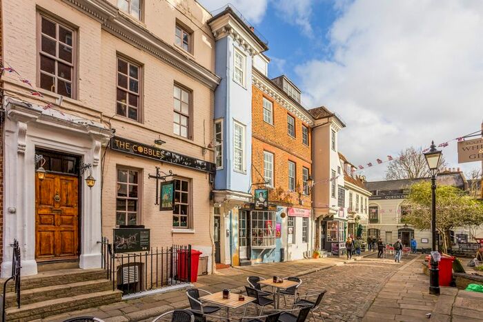 2 Bedroom Flat To Rent In Church Street, Windsor, SL4