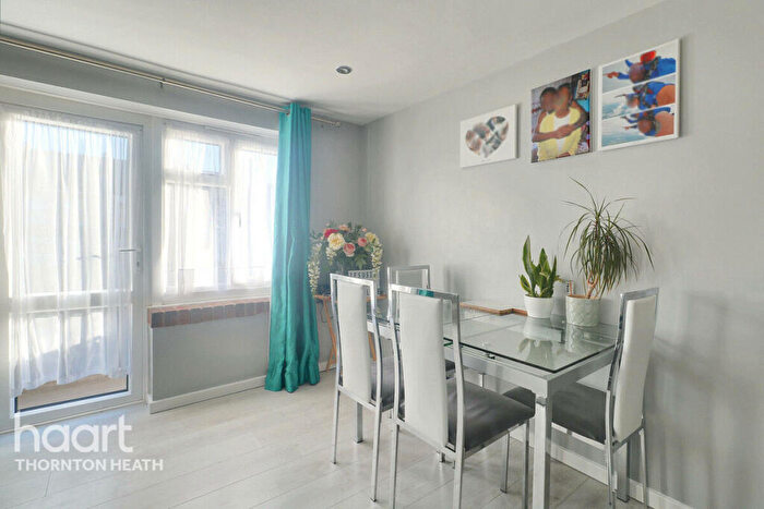 2 Bedroom Flat For Sale In Livingstone Road, Thornton Heath, CR7