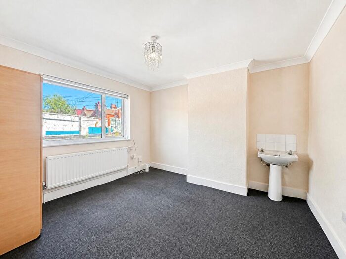 4 Bedroom Flat To Rent In Warren Avenue, Southampton, SO16