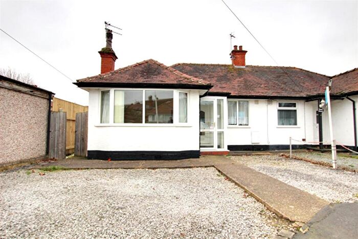 2 Bedroom Semi-Detached Bungalow For Sale In Oak Avenue, Willerby, Hull, HU10