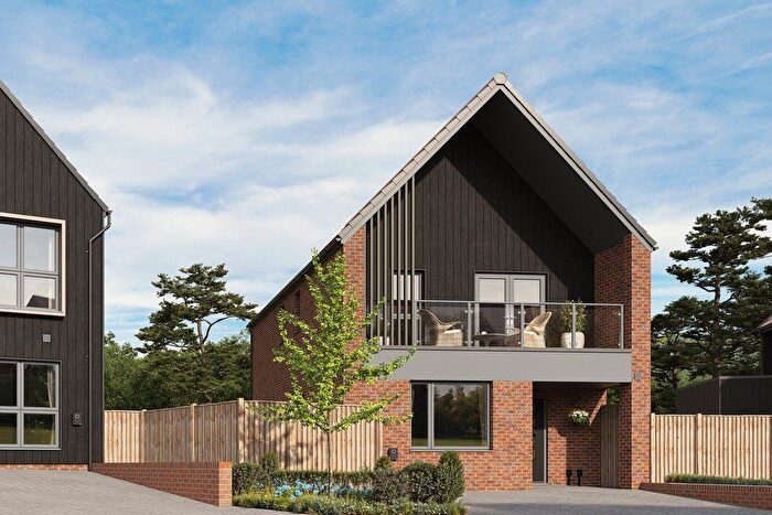 3 Bedroom Detached House For Sale In Concorde Drive, Weybridge, KT13