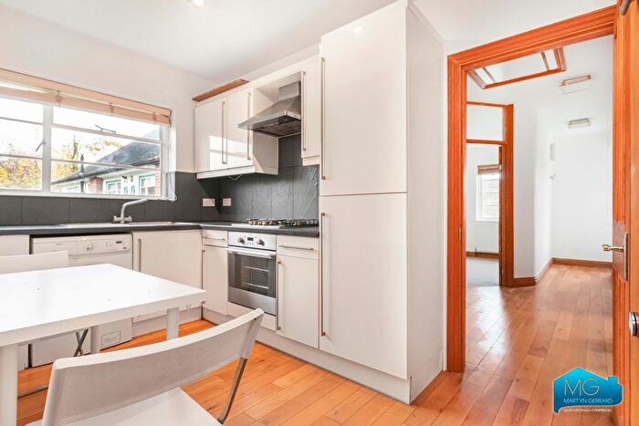 2 Bedroom Flat To Rent In Ossulton Way, East Finchley, London, N2