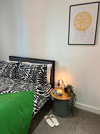 2 Bedroom Flat To Rent In Oxbow, Stephenson House, M5