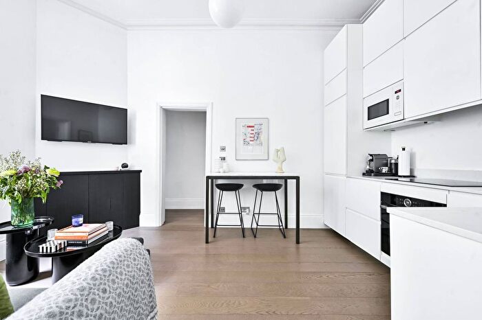 1 Bedroom Flat To Rent In Spencer Road, Grove Park, London, W4