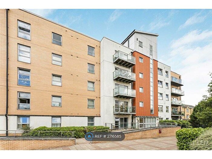 2 Bedroom Flat To Rent In Queen Mary Avenue, London, E18