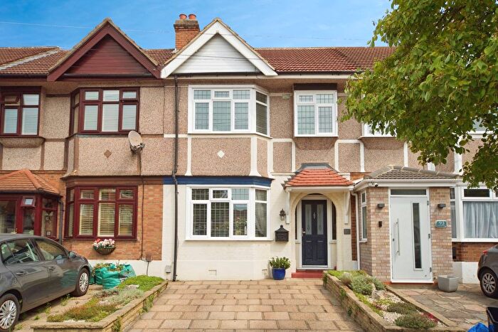 3 Bedroom Terraced House For Sale In Gresham Drive, Romford, Essex, RM6