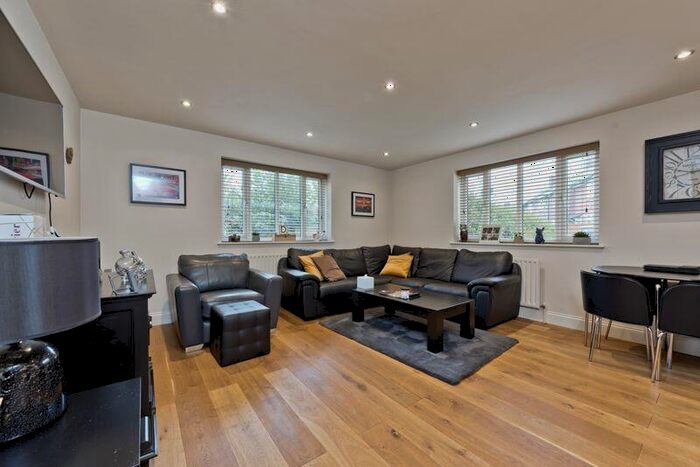 1 Bedroom Flat To Rent In Birchwood Close Morden, SM4