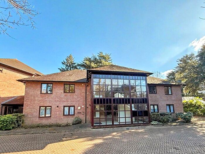 2 Bedroom Apartment To Rent In Southacre Drive, Cambridge, Cambridgeshire, CB2