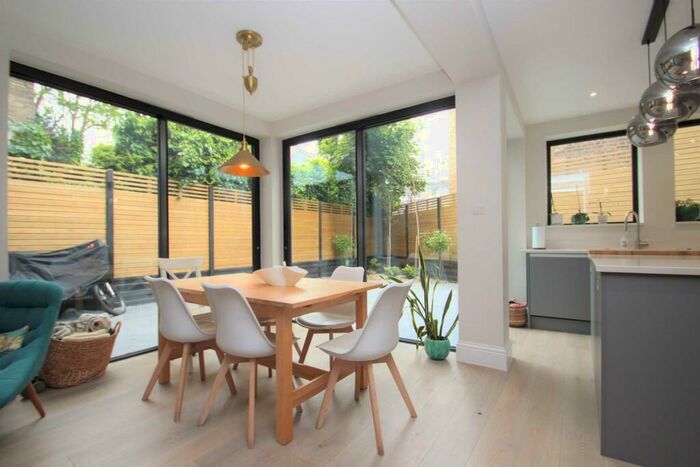 3 Bedroom Flat To Rent In Bloomfield Road, Highgate, N6