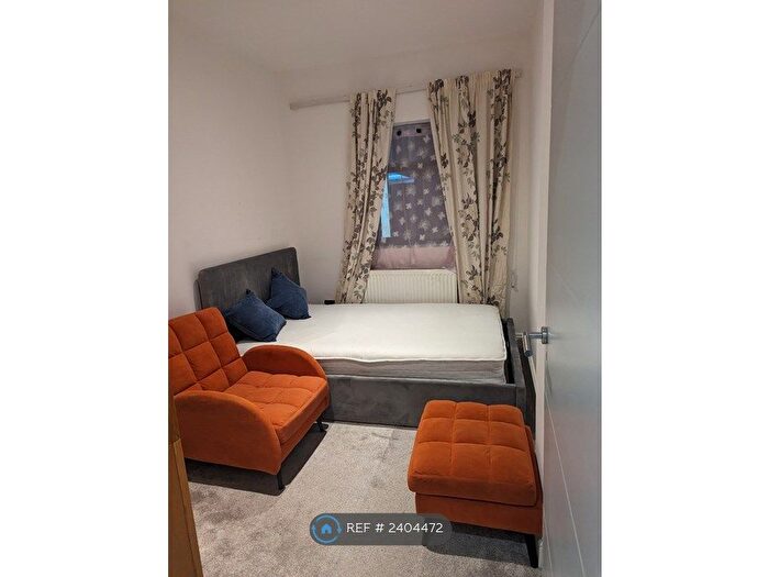 Studio To Rent In Clayhall, Ilford, IG5