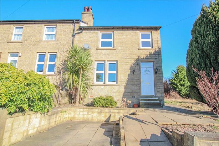 3 Bedroom End Of Terrace House To Rent In Yew Tree Road, Birchencliffe, Huddersfield, West Yorkshire, HD3