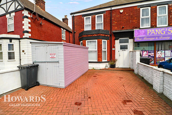 5 Bedroom Semi Detached House For Sale In Caister Road, Great Yarmouth, NR30