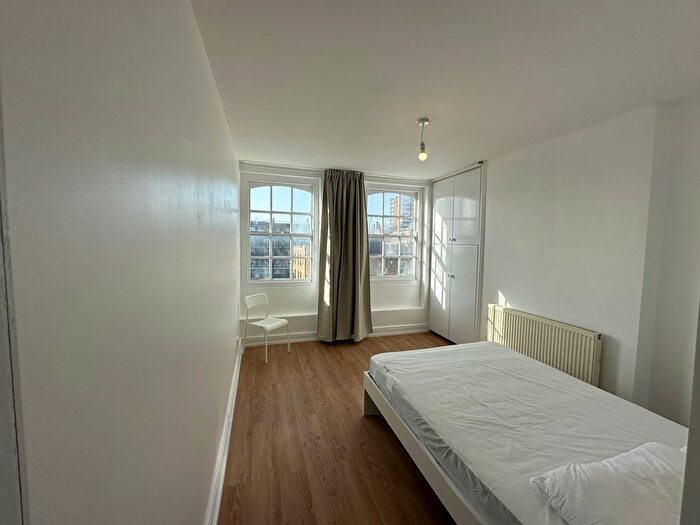 2 Bedroom Flat To Rent In Hoxton Street, London, N1