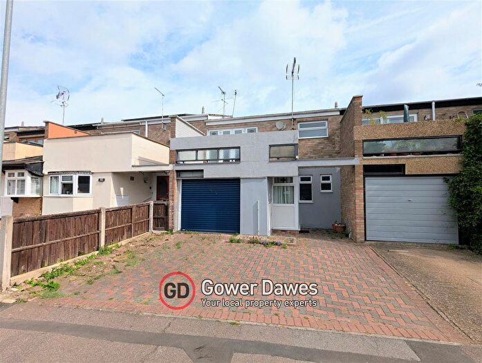 3 Bedroom Terraced House For Sale In Sandon Road, Basildon, SS14