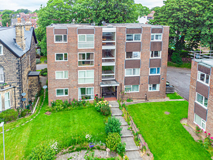 2 Bedroom Flat For Sale In Kingsway Court, Harrogate Road, Leeds, LS17