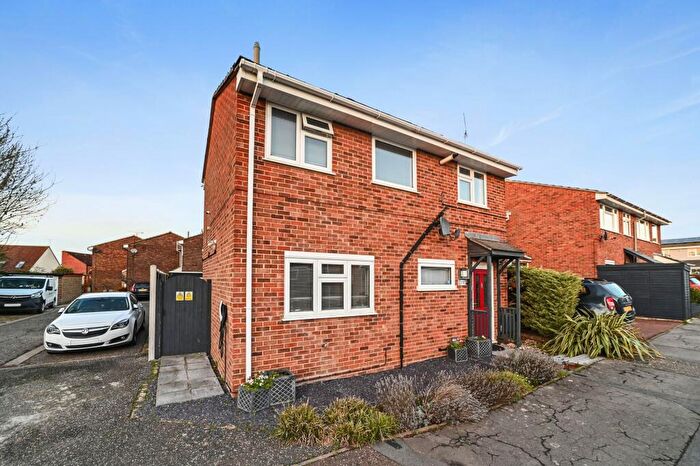 3 Bedroom End Of Terrace House For Sale In Jasmine Close, Chelmsford, CM1