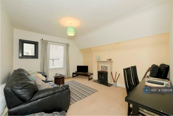 1 Bedroom Flat To Rent In East Street, Epsom, KT17