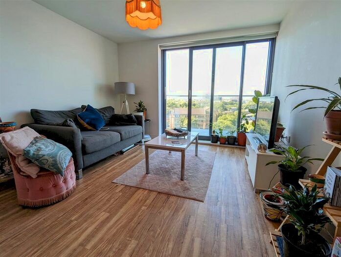 1 Bedroom Flat To Rent In Pomona Strand, Old Trafford, Manchester, M16