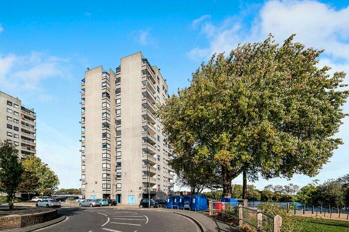 2 Bedroom Flat To Rent In Hartslock Drive, London, SE2