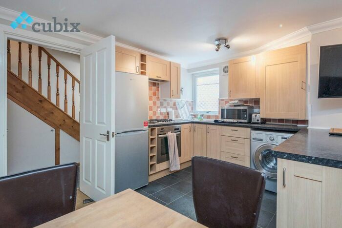 2 Bedroom Flat To Rent In Hendre Road, Elephant And Castle, SE1