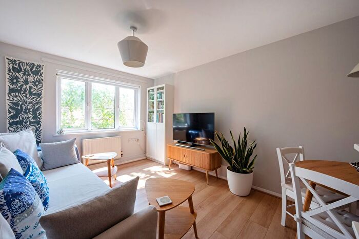 1 Bedroom Flat For Sale In Abbey Parade, South Wimbledon, London, SW19