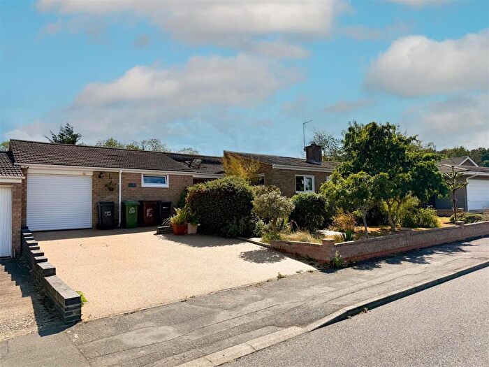3 Bedroom Bungalow For Sale In Coldermeadow Avenue, Corby, NN18