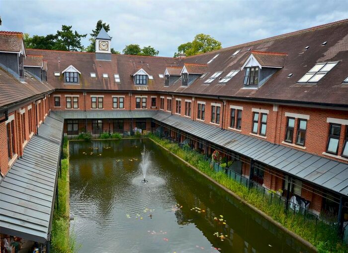 2 Bedroom Flat To Rent In Lockhart Road, Watford, WD17