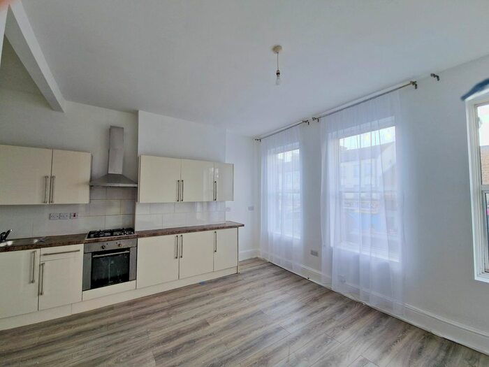 2 Bedroom Flat To Rent In Romford Road, London, E12