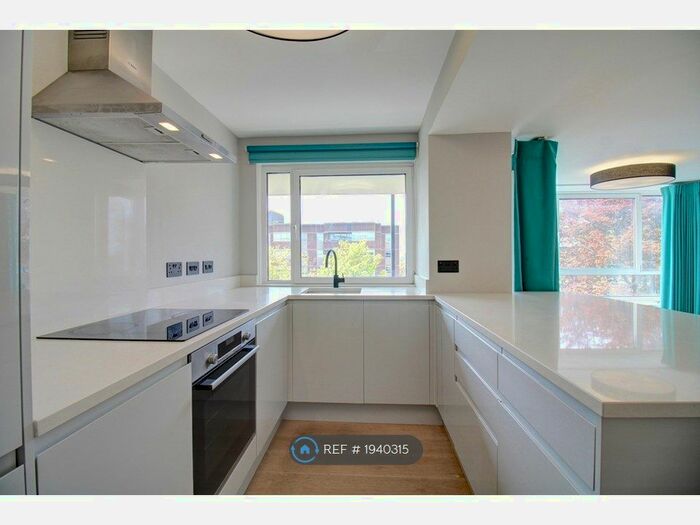 2 Bedroom Flat To Rent In The Drive, Hove, BN3