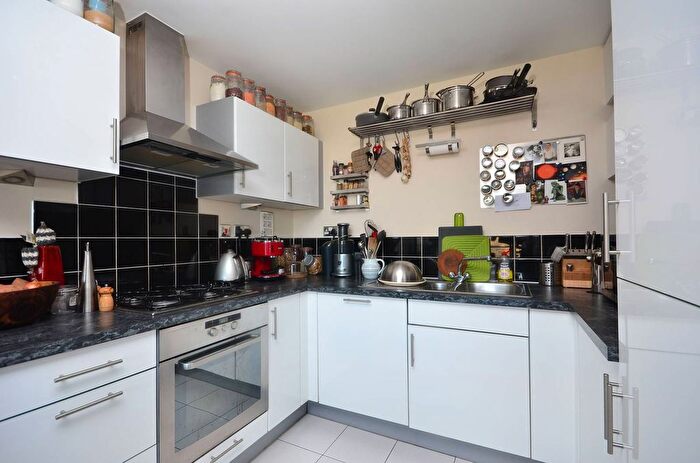 2 Bedroom Flat For Sale In Galleria Court, Peckham, London, SE15