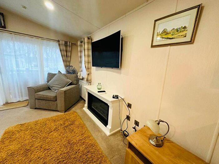 2 Bedroom Caravan For Sale In Perowne Way, Sandown, PO36