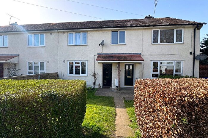 3 Bedroom Maisonette For Sale In Willow Crescent, Farnborough, Hampshire, GU14
