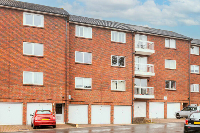 2 Bedroom Apartment To Rent In Theresas Walk, CR2