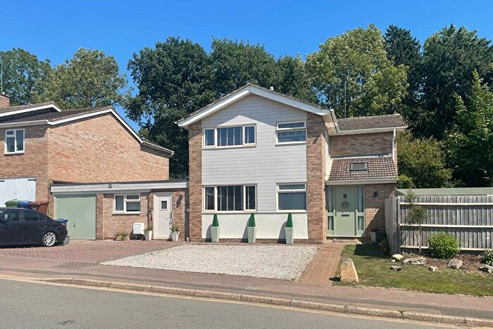 5 Bedroom Detached House For Sale In Broughton Road, Banbury, OX16