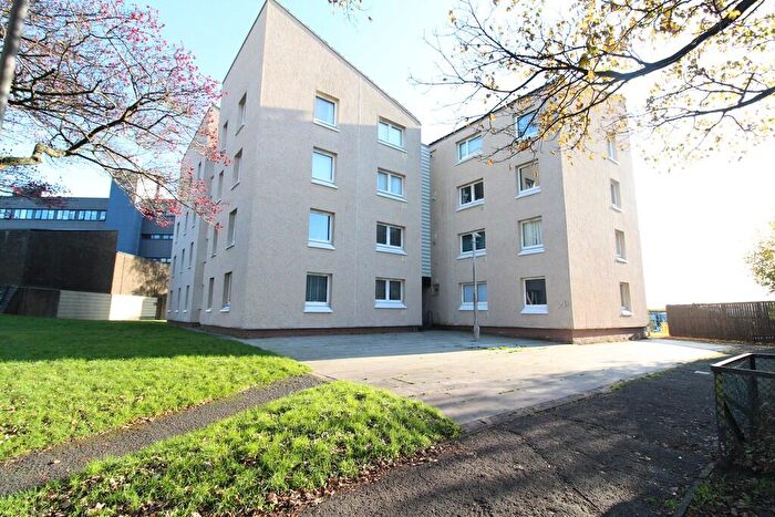 3 Bedroom Flat To Rent In Arran Place, Clydebank, G81