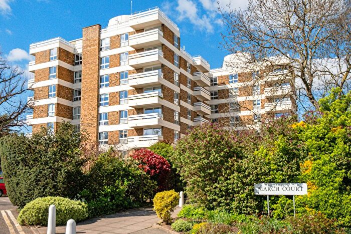 3 Bedroom Flat For Sale In Warwick Drive, London, SW15
